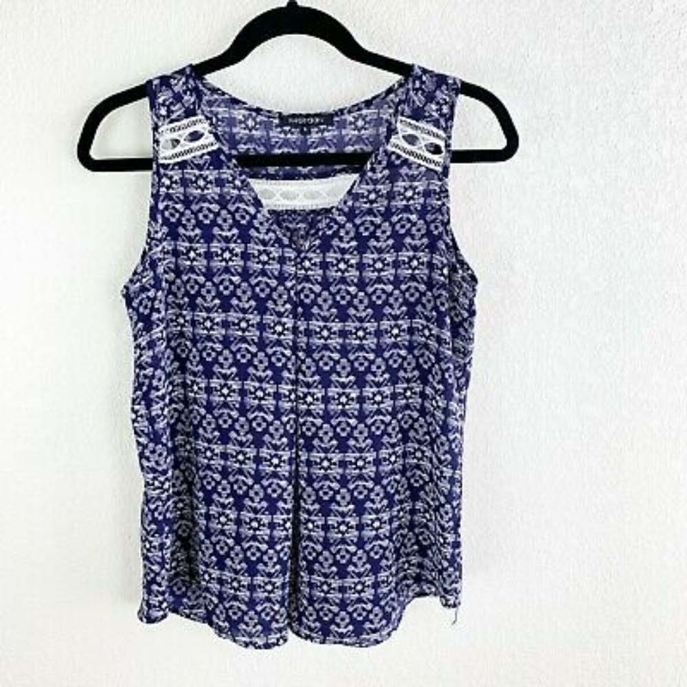 Sleeveless vneck top